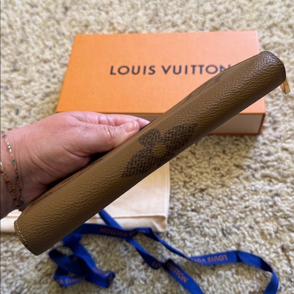 Louis Vuitton Reverse Monogram Zippy Wallet - Picture 4 of 12